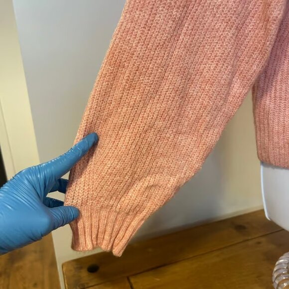AMERICAN EAGLE Sz M Pink Thick V Neck Ribbed Soft Comfy Warm Long Sleeve - Picture 3 of 7